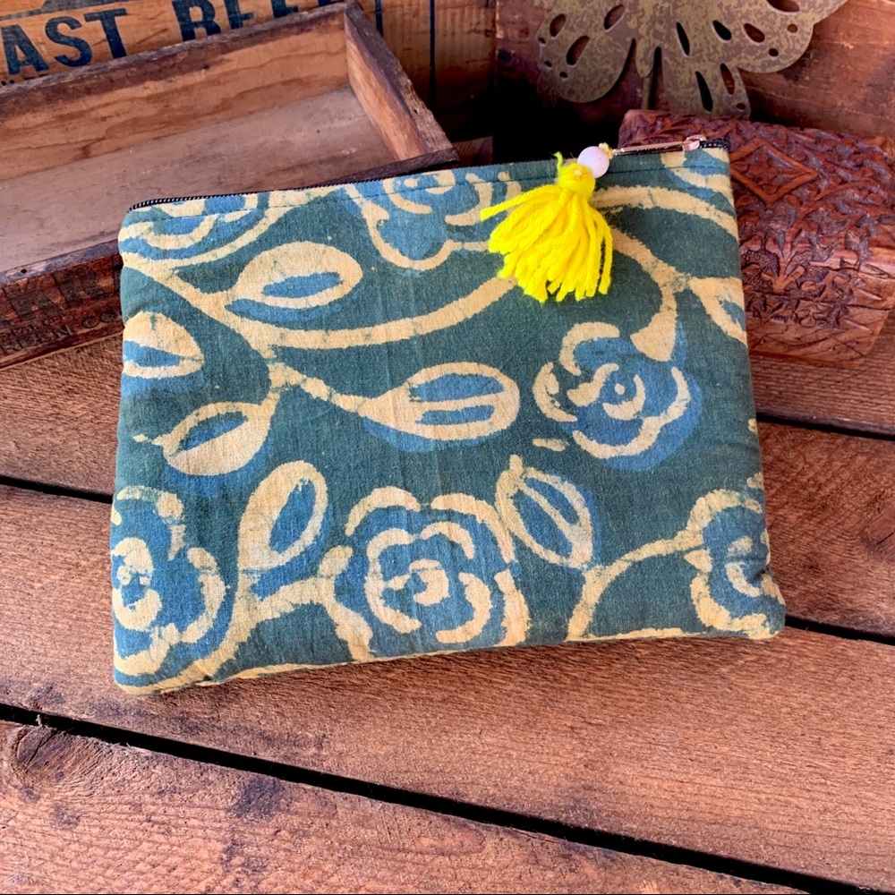 ✨BATIK TIE DYE JEWELRY ZIPPERED POUCH CLUTCH